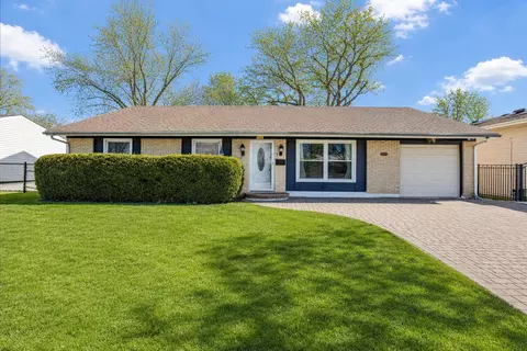 8079 Catawba Ln, Hanover Park, IL 60133