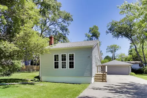 420 Lily Ln, Lakemoor, IL 60051