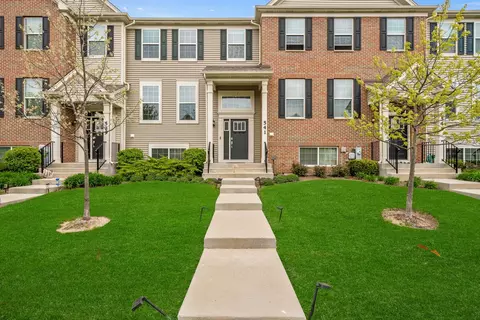 541 Cimmaron Cir, Crystal Lake, IL 60012
