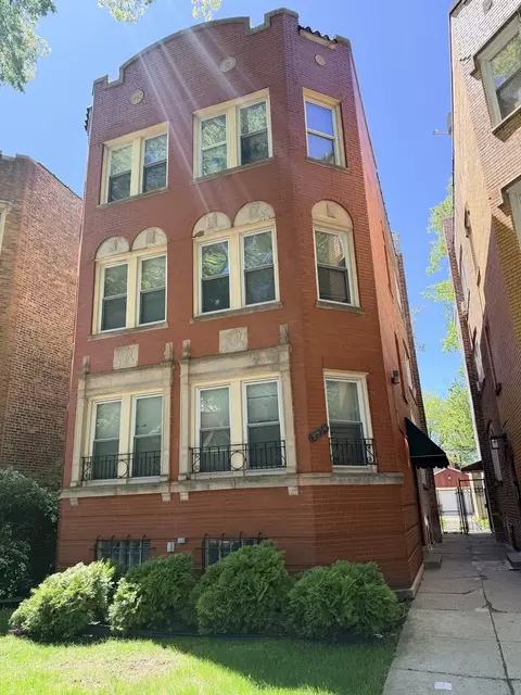 8534 S Bennett Ave, Chicago, IL 60617