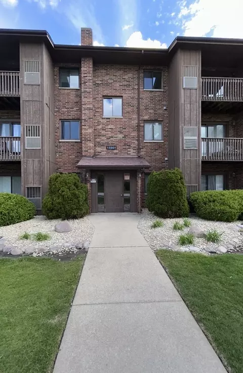 15801 Peggy Ln #1, Oak Forest, IL 60452