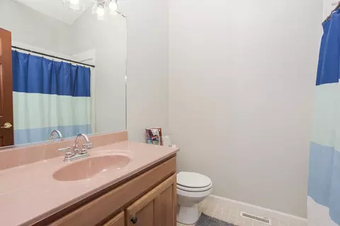 Bath - 15626 E 910 North Rd, Bloomington, IL 61705 photo 6 of 9