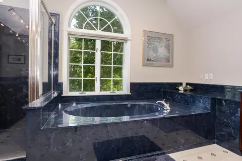 Bath - 15626 E 910 North Rd, Bloomington, IL 61705 photo 4 of 9