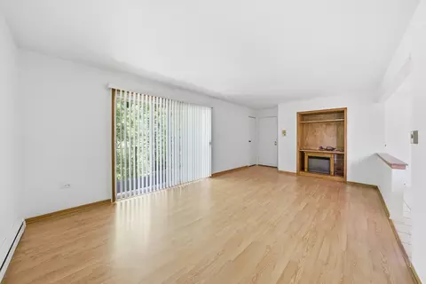 Living - 8039 Beloit Ave #3B, Bridgeview, IL 60455 photo 2 of 6