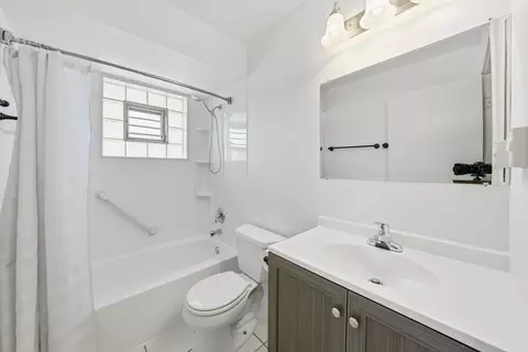 Bath - 8039 Beloit Ave #3B, Bridgeview, IL 60455 photo 1 of 1