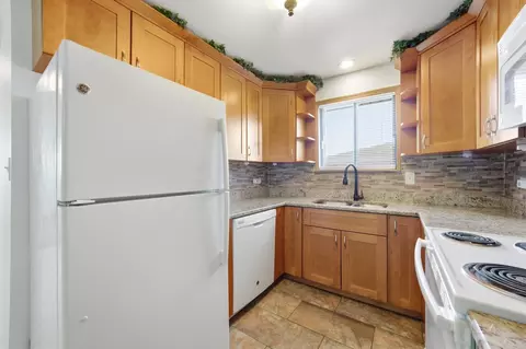 Kitchen - 8039 Beloit Ave #3B, Bridgeview, IL 60455 photo 1 of 3