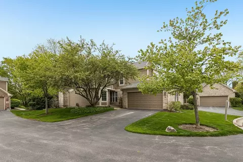 16 Wimbledon Ct, Lincolnshire, IL 60069