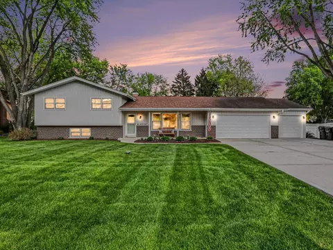 10 S287 Alma Ln, Naperville, IL 60564