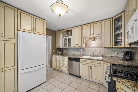 Kitchen - 138 Kimberly Rd, East Dundee, IL 60118 photo 3 of 3