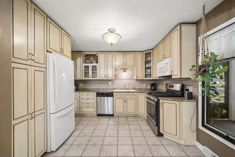 Kitchen - 138 Kimberly Rd, East Dundee, IL 60118 photo 2 of 3