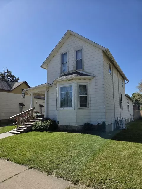 335 6th Ave N, Clinton, IA 52732