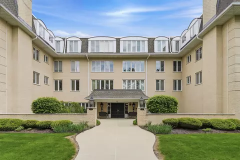 75 6th Ave #304, La Grange, IL 60525
