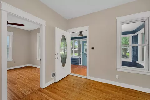 Entry Way - 410 E Chapin St, Morris, IL 60450 photo 1 of 2