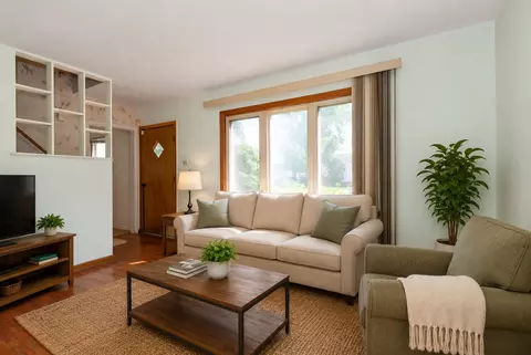 Living - 14516 Kolmar Ave, Midlothian, IL 60445 photo 3 of 3