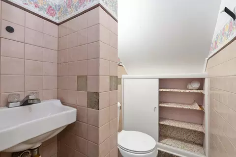 Bath - 14516 Kolmar Ave, Midlothian, IL 60445 photo 2 of 2