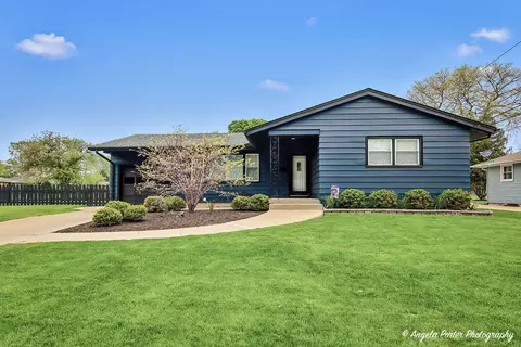 1320 Glenwood Ave, Waukegan, IL 60085