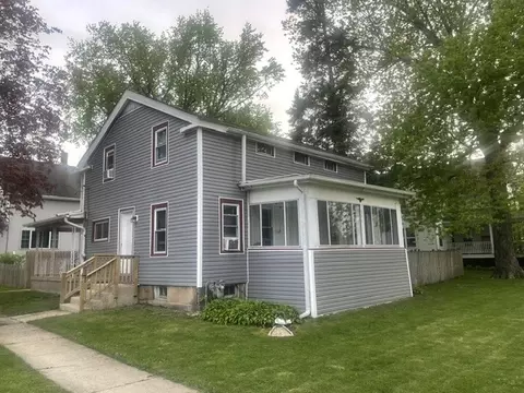 230 Elm St, Sycamore, IL 60178