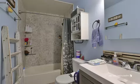 Bath - 5007 Prairie Ave, Mchenry, IL 60050 photo 1 of 2