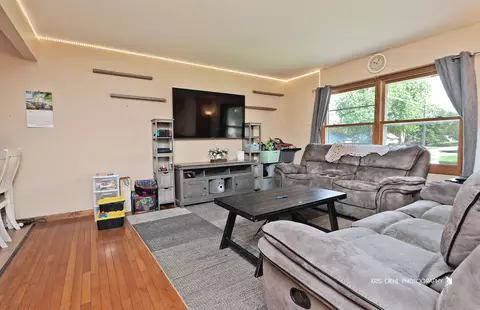 Living - 5007 Prairie Ave, Mchenry, IL 60050 photo 1 of 4