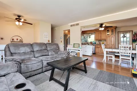 Living - 5007 Prairie Ave, Mchenry, IL 60050 photo 2 of 4