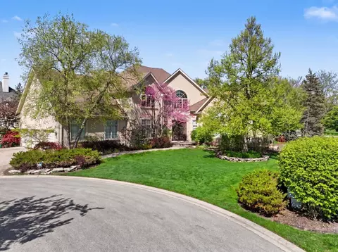 1745 Sundrop Cir, Highland Park, IL 60035