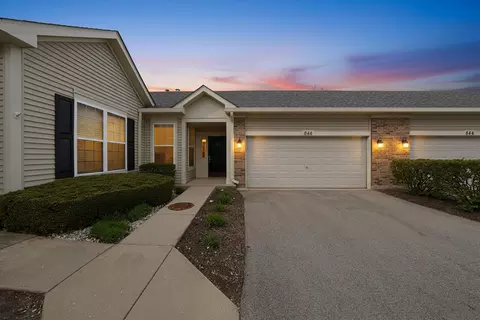 646 S Cadillac Cir, Romeoville, IL 60446