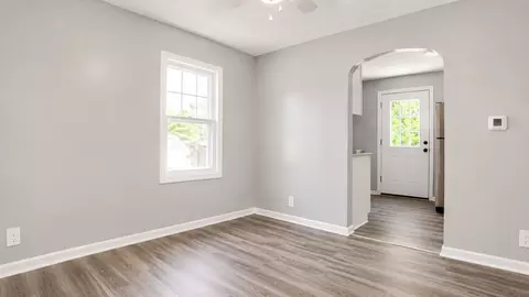 Living - 5301 West Ln, Mccullom Lake, IL 60050 photo 3 of 5