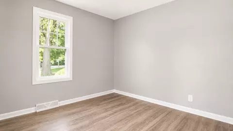 Bedroom - 5301 West Ln, Mccullom Lake, IL 60050 photo 3 of 3