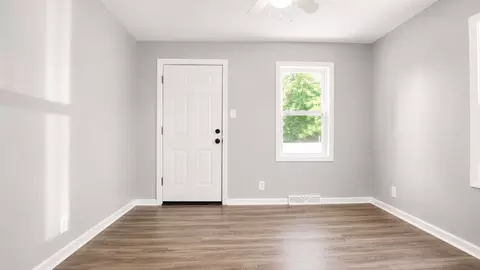 Living - 5301 West Ln, Mccullom Lake, IL 60050 photo 4 of 5