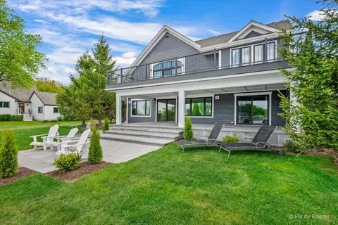 2715 N Villa Ln, Mchenry, IL 60051
