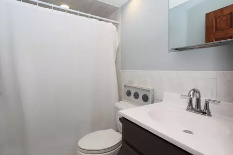Bath - 39 W609 Lori Ln, Elgin, IL 60124 photo 2 of 3
