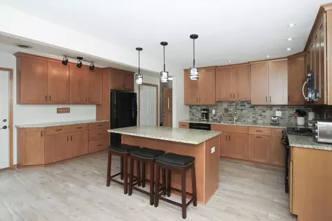 Kitchen - 39 W609 Lori Ln, Elgin, IL 60124 photo 4 of 4