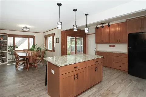 Kitchen - 39 W609 Lori Ln, Elgin, IL 60124 photo 2 of 4
