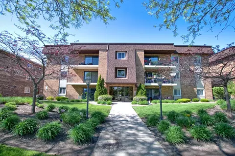 8924 W 140th St #303, Orland Park, IL 60462