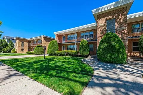 1235 Homestead Rd #E, La Grange Park, IL 60526