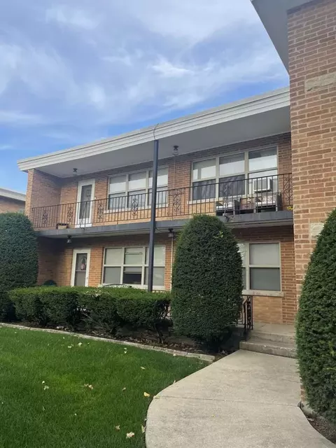 1235 Homestead Rd #E, La Grange Park, IL 60526