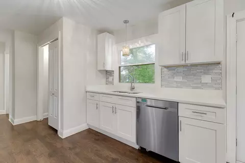 Kitchen - 15303 Birch Rd, Markham, IL 60428 photo 2 of 4