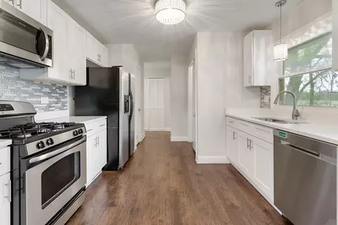 Kitchen - 15303 Birch Rd, Markham, IL 60428 photo 3 of 4