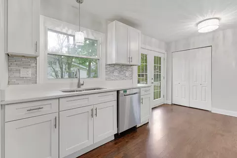 Kitchen - 15303 Birch Rd, Markham, IL 60428 photo 4 of 4