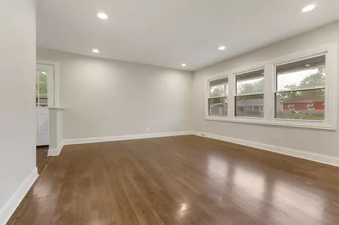 Living - 15303 Birch Rd, Markham, IL 60428 photo 2 of 4