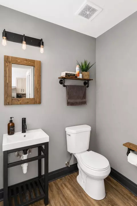 Bath - 3627 Hyde Park Ct, Elgin, IL 60124 photo 1 of 5