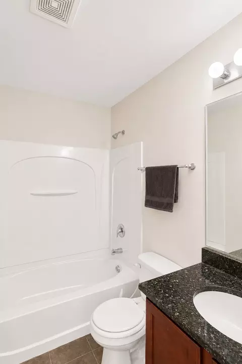 Bath - 3627 Hyde Park Ct, Elgin, IL 60124 photo 4 of 5