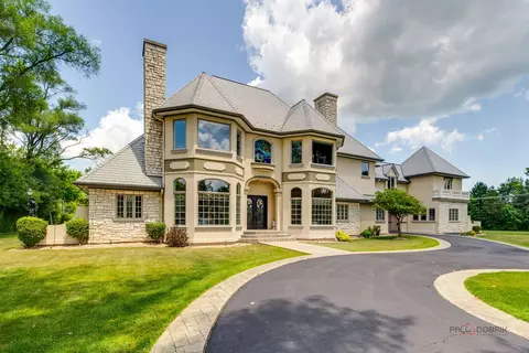 1130 Gavin Ct, Lake Forest, IL 60045