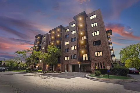 9331 Landings Ln #605, Des Plaines, IL 60016