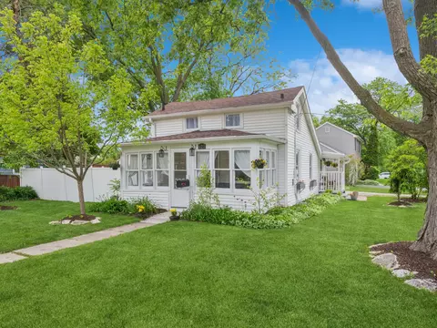 627 Park St, Batavia, IL 60510