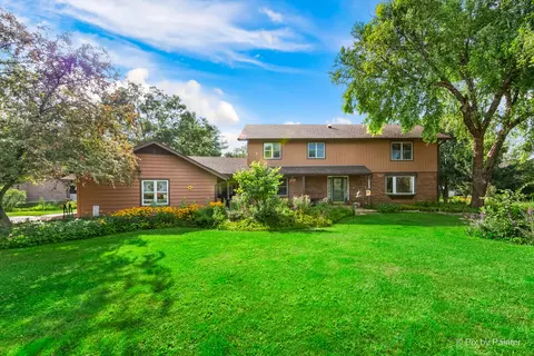 3305 Cardinal Ln, Woodstock, IL 60098