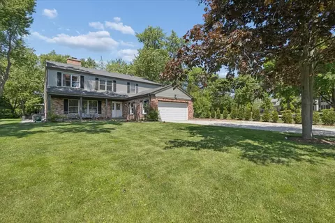 818 Valley Rd, Lake Forest, IL 60045