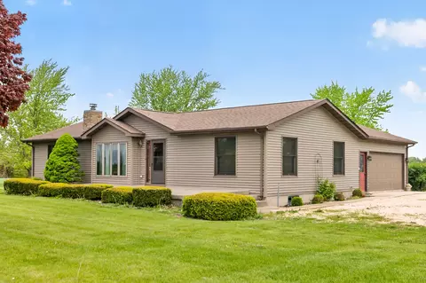 8086 Kane Rd, Waterman, IL 60556