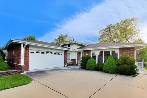 10622 S 84th Ave, Palos Hills, IL 60465