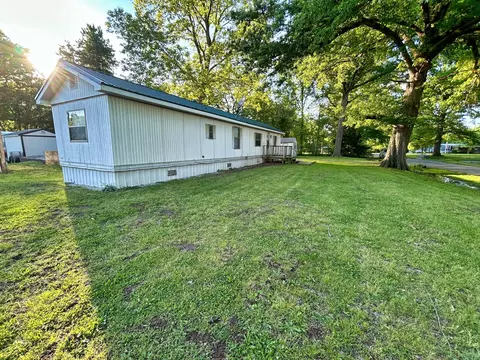 518 Locust St, Xenia, IL 62899